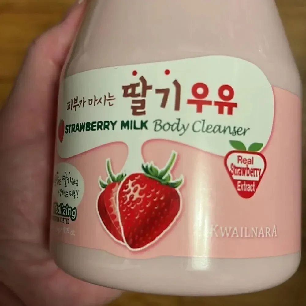 KWAILNARA Strawberry Milk Body Cleanser 19.75 oz
